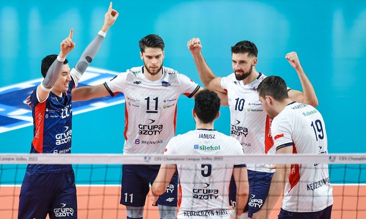 Takmer päťhodinová šou vyniesla triumfy Kędzierzynu-Koźle a VakıfBanku